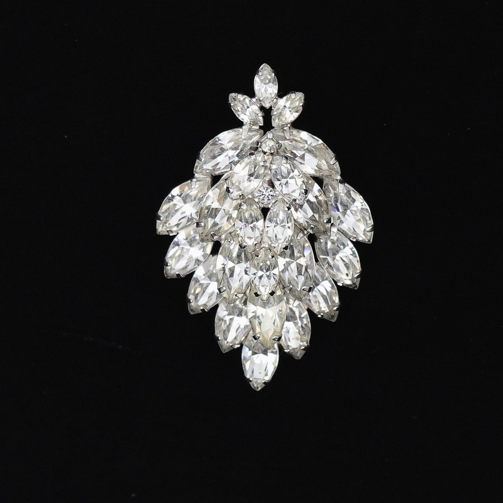 VTG Hattie Carnegie Rhinestone Leaf Brooch 3D Layered‎ Silver Tone Regency